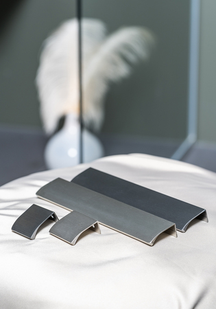 Handtag Verge 200 Antracit