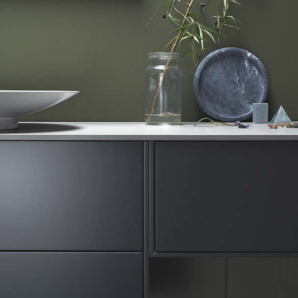 Badrumsmöbel Hafa Edge antracit gerade hörn.