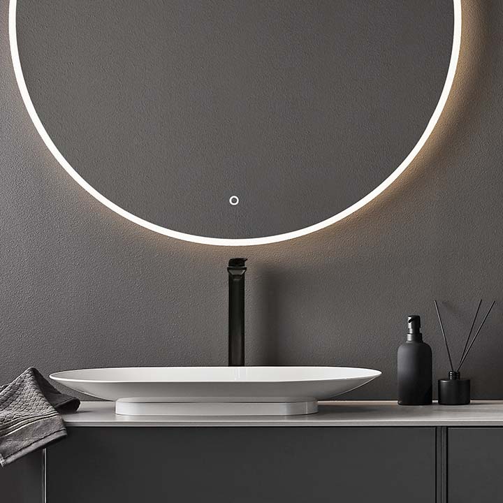 smart spegel med belysning för badrum
